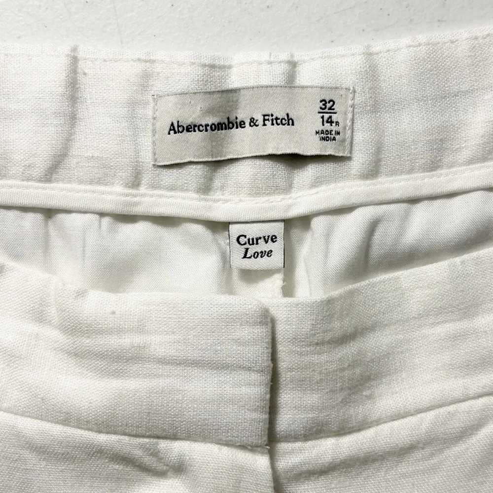 Abercrombie & Fitch Curve Love Sloane Tailored Linen-Blend High Rise Short White